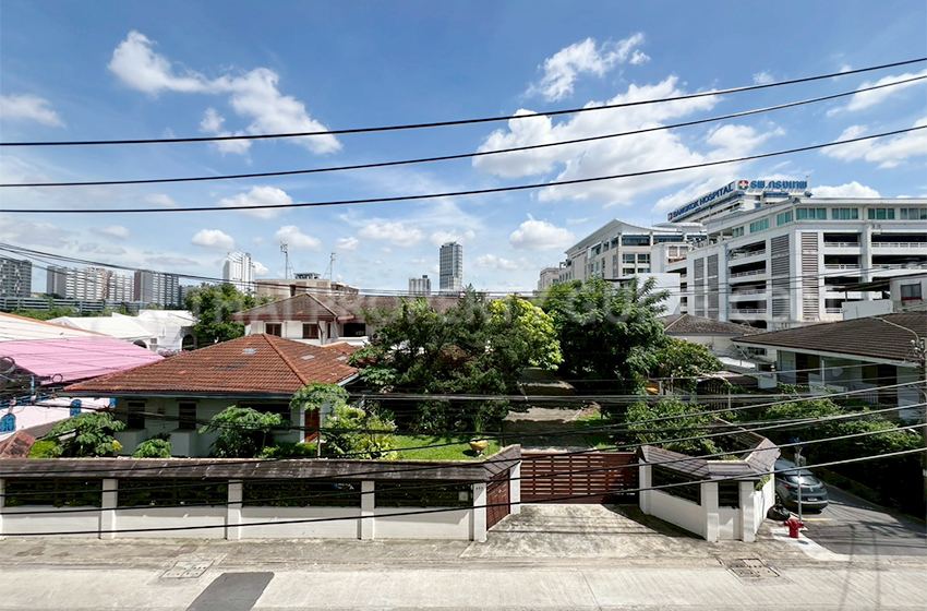 Apartment in New Petchburi 