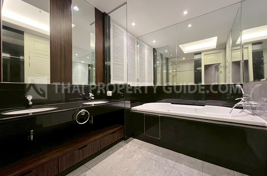 Apartment in Ploenchit 