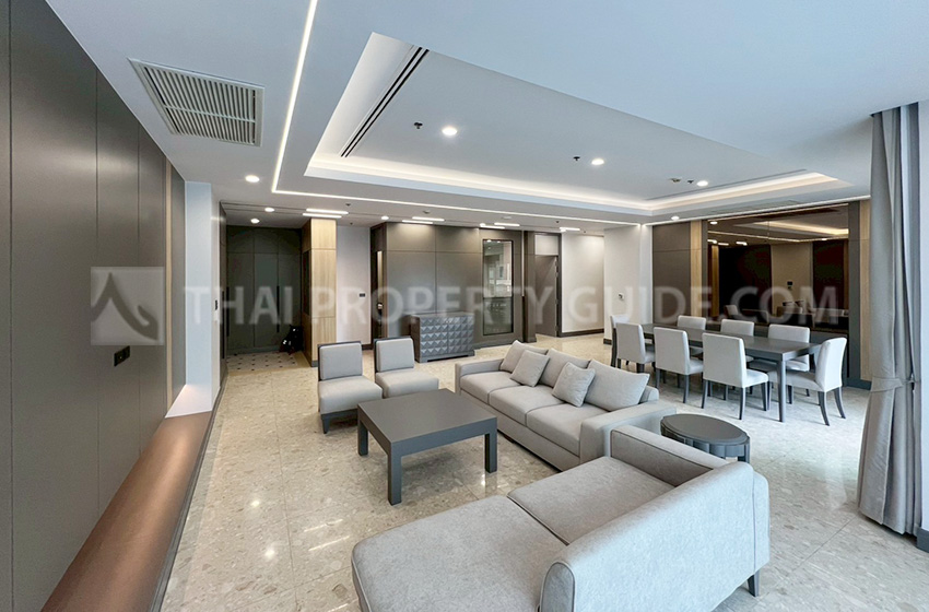 Apartment in Ploenchit