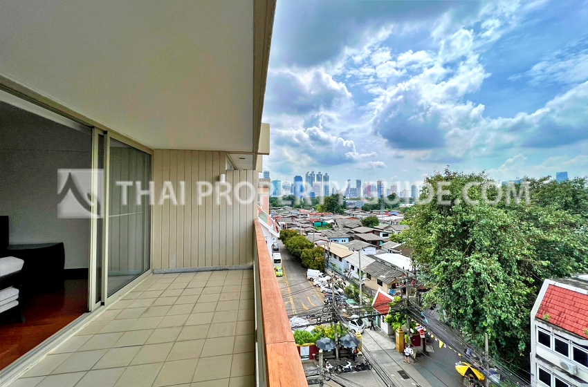 Apartment in Ploenchit 