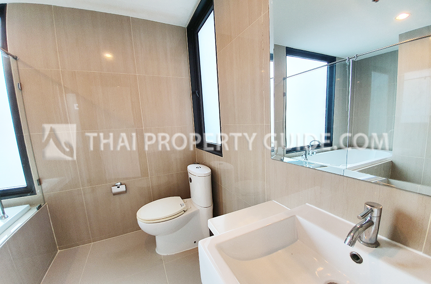 Condominium in New Petchburi 