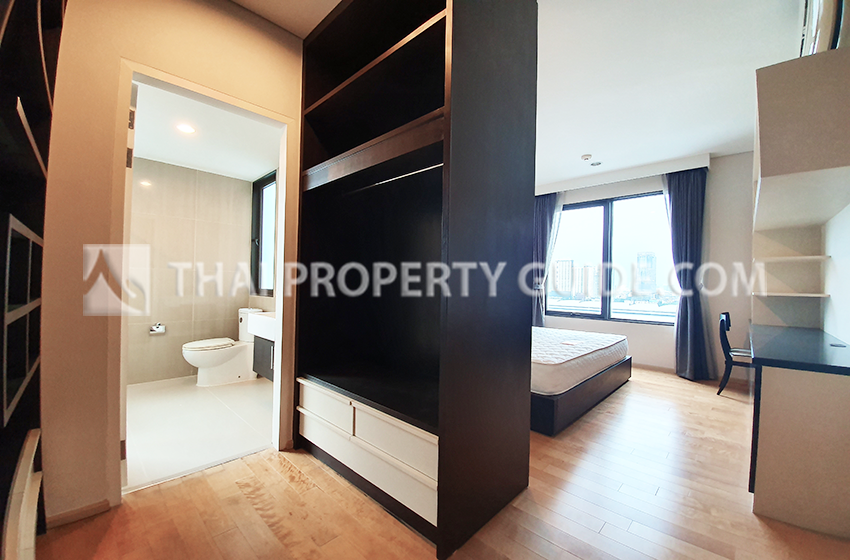 Condominium in New Petchburi 