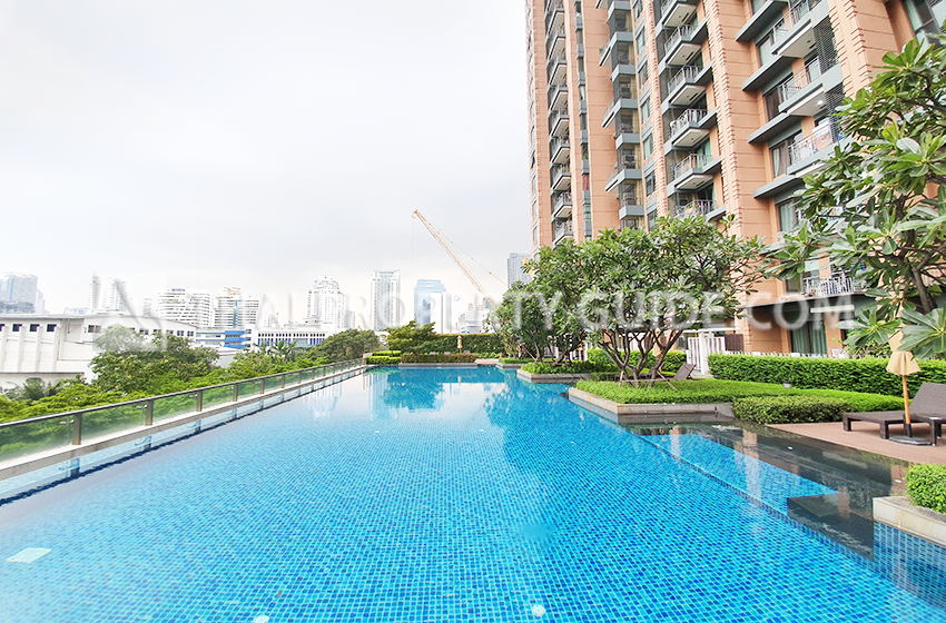 Condominium in New Petchburi 