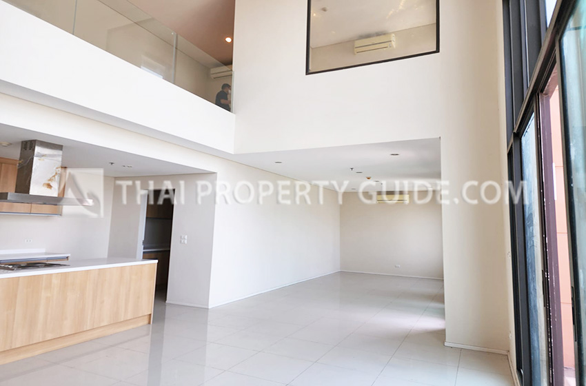 Condominium in New Petchburi 