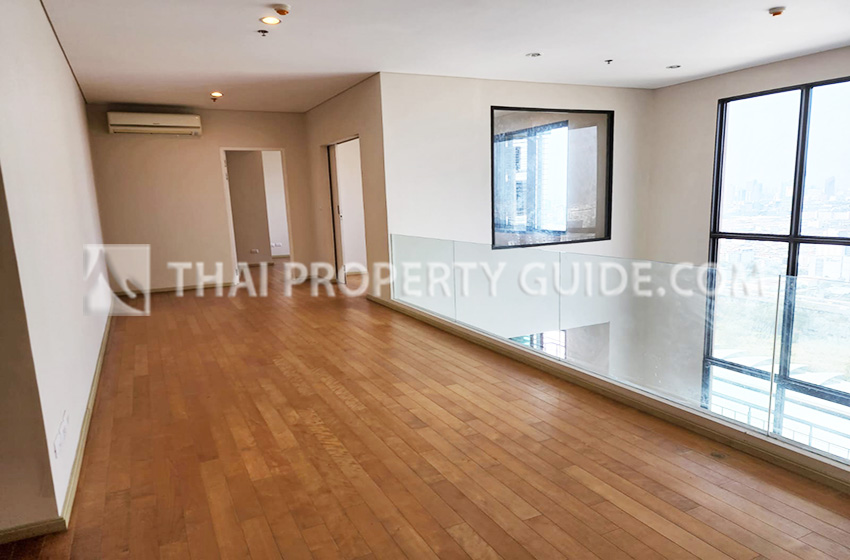 Condominium in New Petchburi 