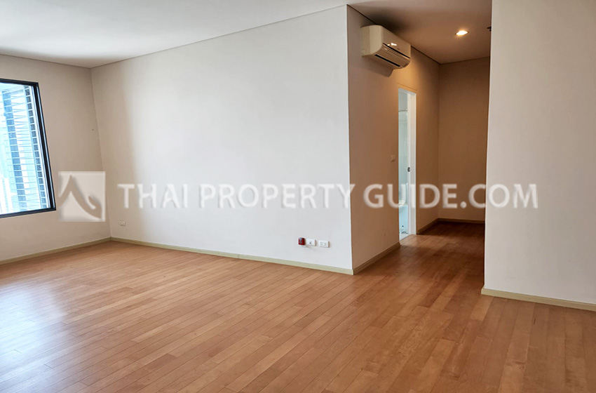 Condominium in New Petchburi 