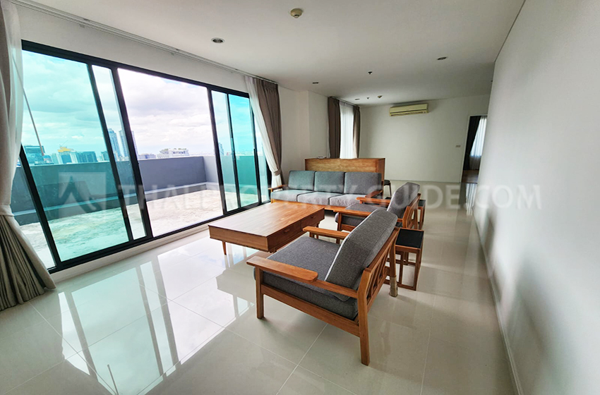 Condominium for rent in New Petchburi (near KIS International School)