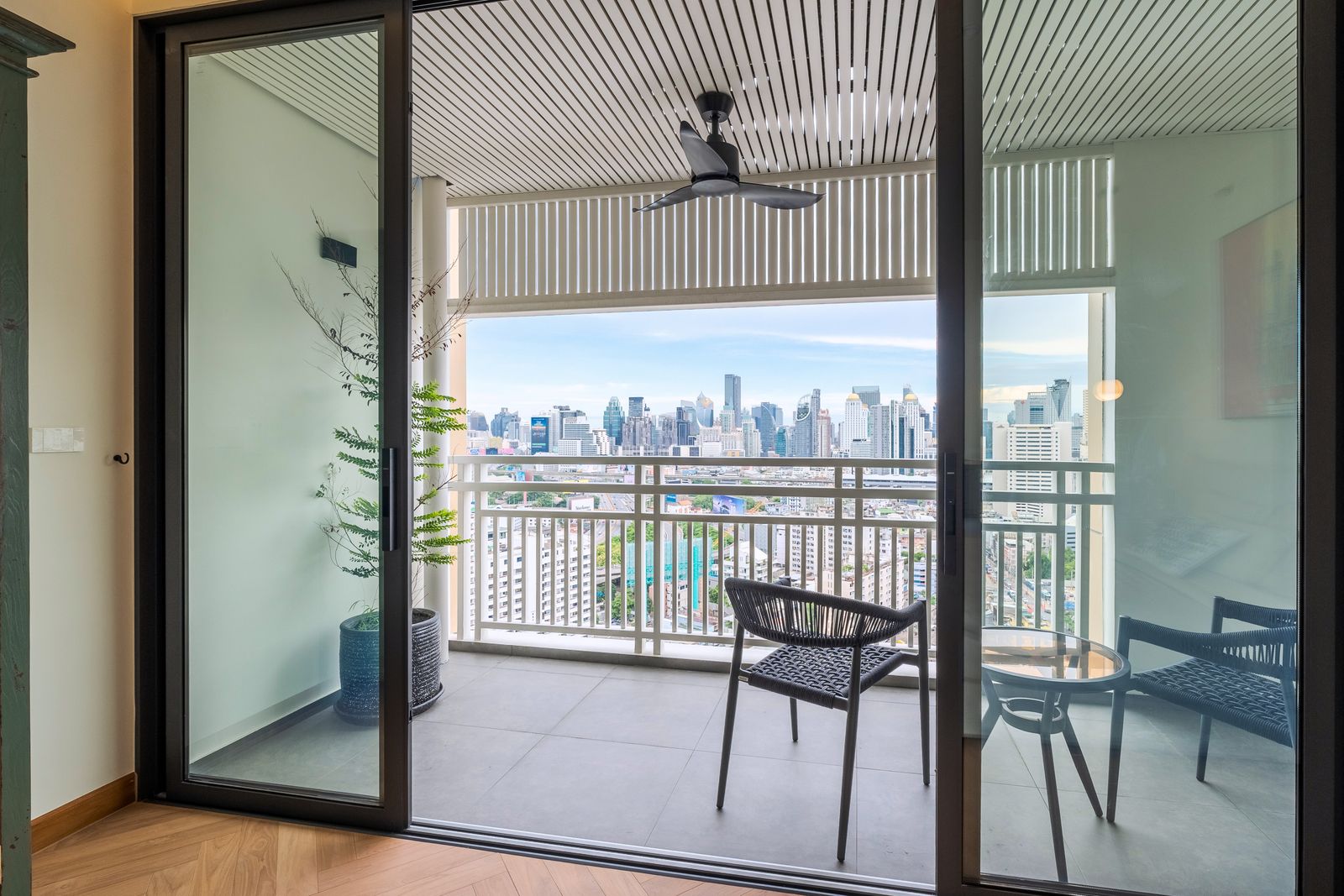 Condominium in New Petchburi 