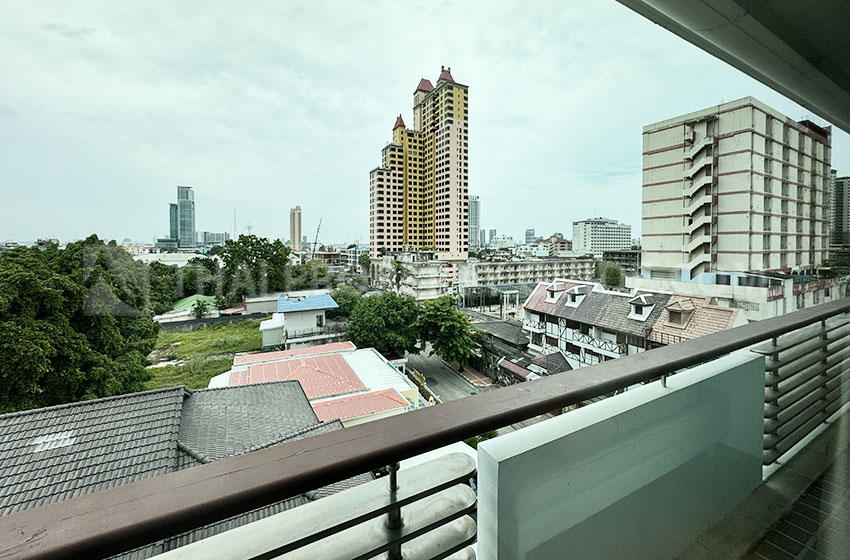Condominium in Phaholyothin 