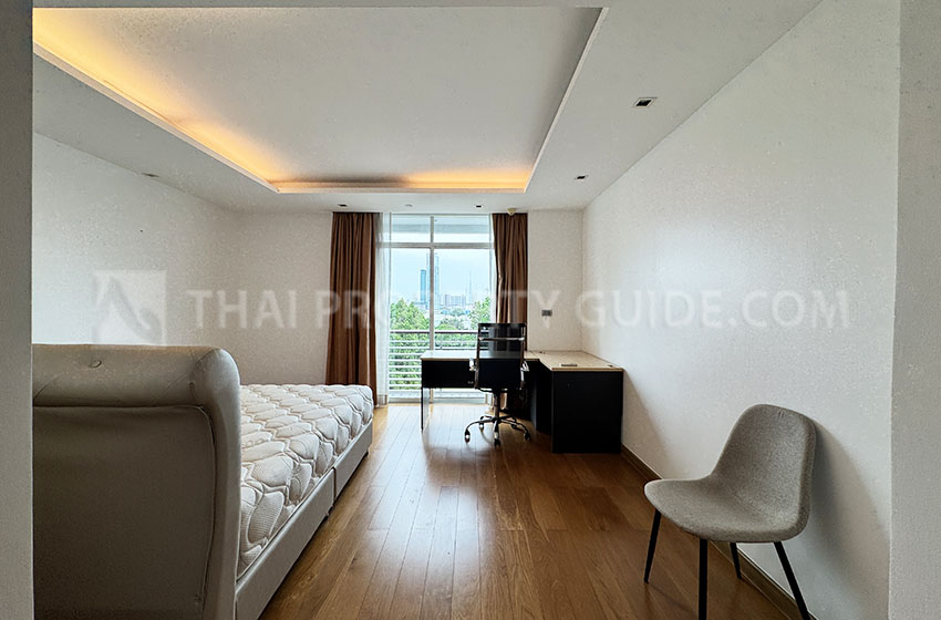 Condominium in Phaholyothin 