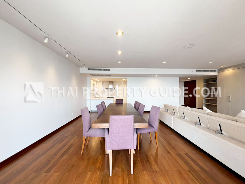 Condominium in Ploenchit 