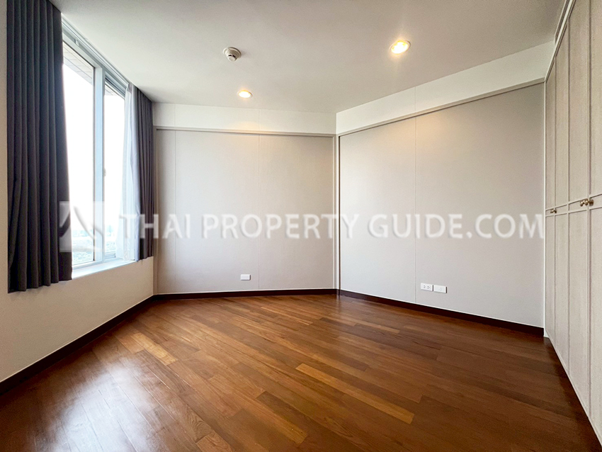 Condominium in Ploenchit 