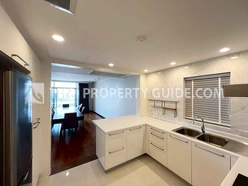 Condominium in Ploenchit 