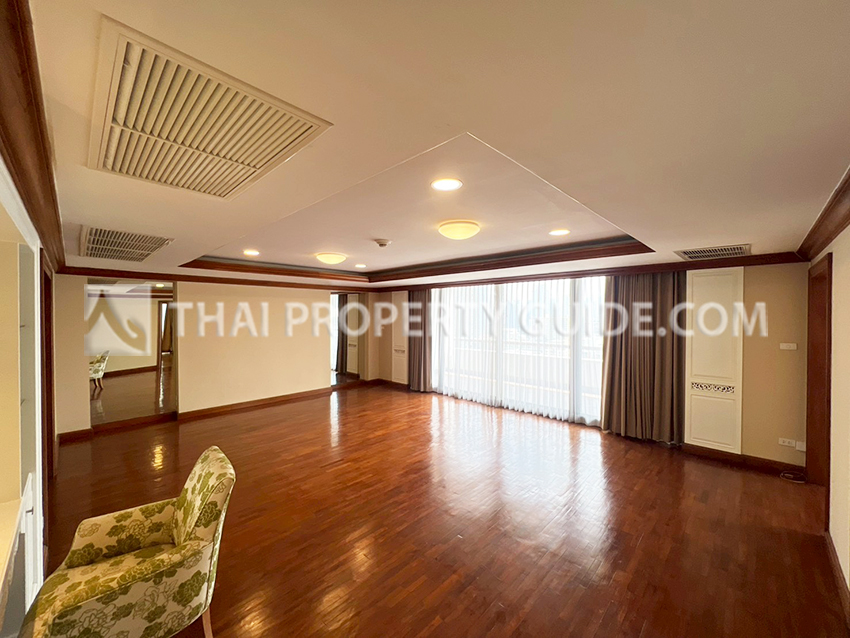 Condominium in Ploenchit 