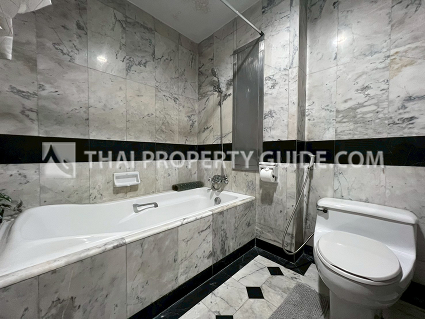 Condominium in Ploenchit 