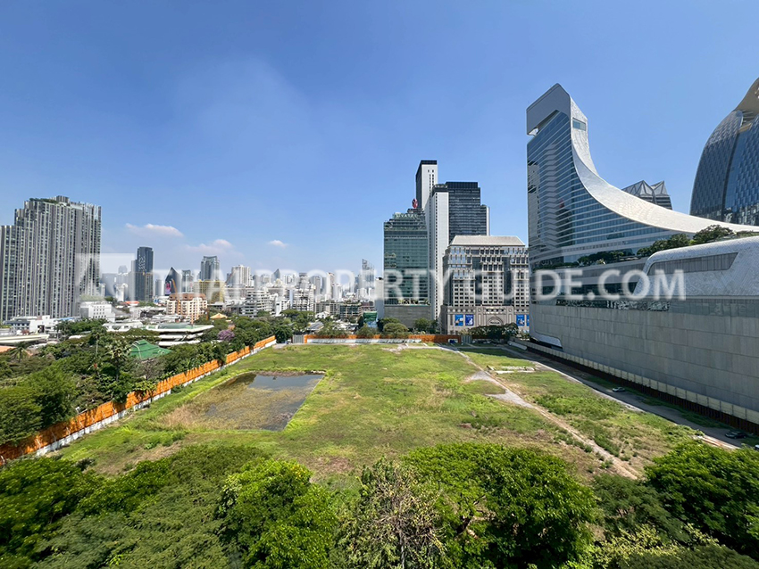 Condominium in Ploenchit 