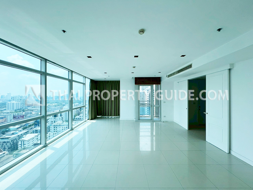 Condominium in Ploenchit : Athenee Residence 
