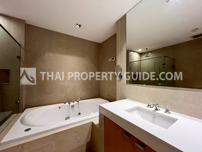 Condominium in Ploenchit : Athenee Residence 