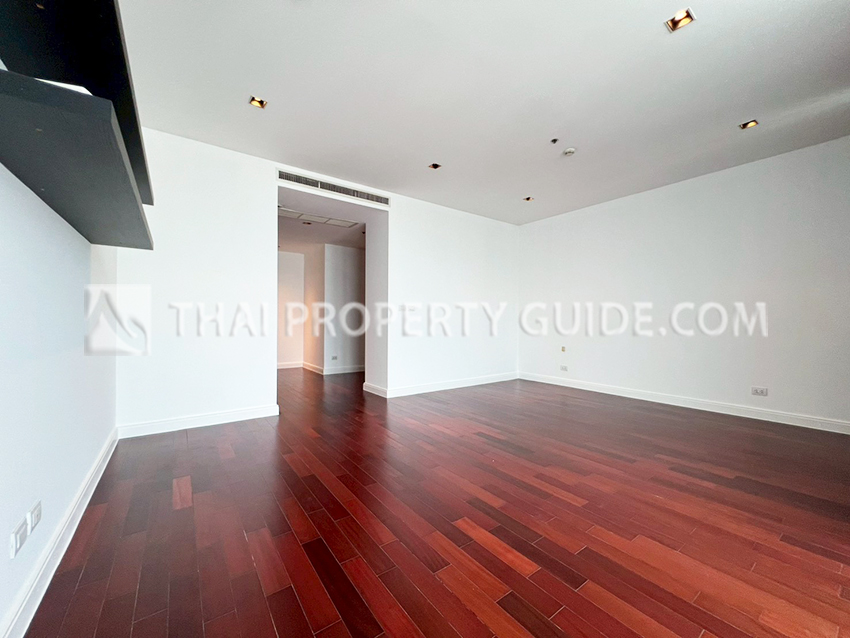 Condominium in Ploenchit : Athenee Residence 