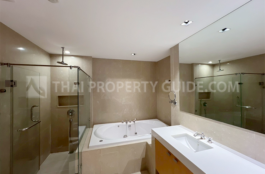 Condominium in Ploenchit : Athenee Residence 