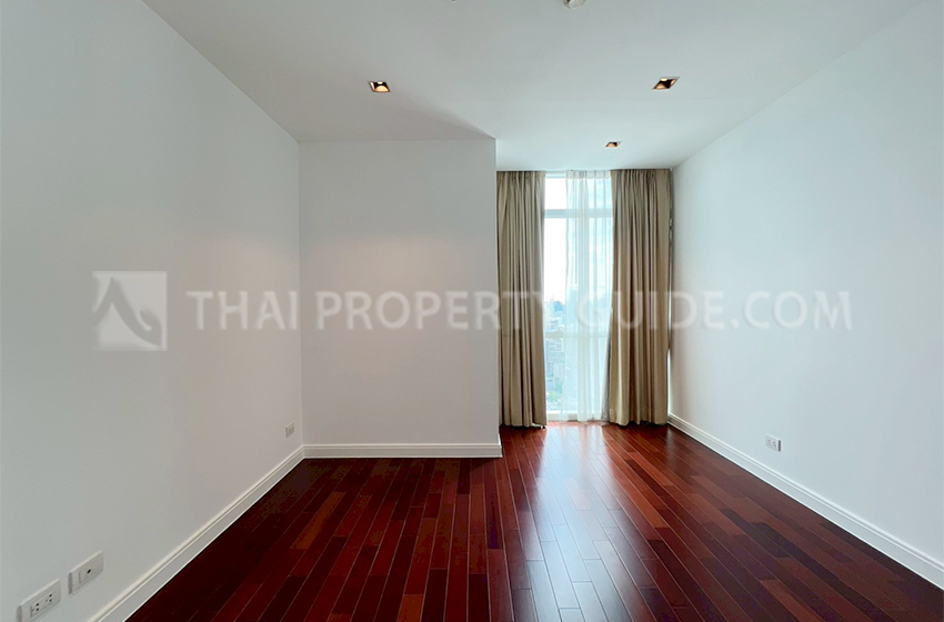 Condominium in Ploenchit : Athenee Residence 