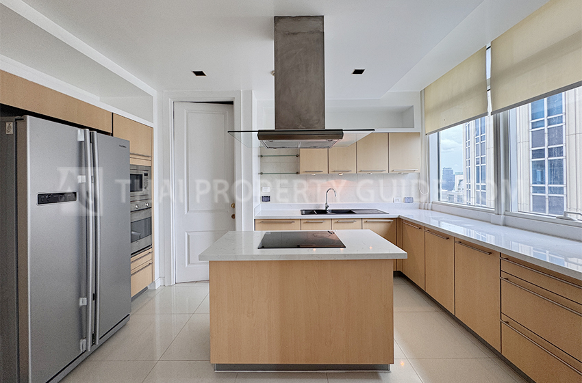 Condominium in Ploenchit : Athenee Residence 