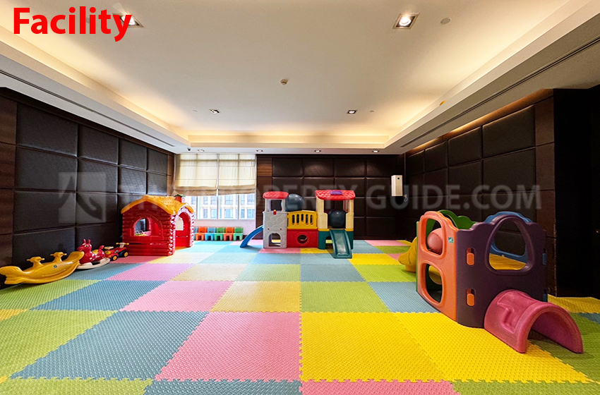 Condominium in Ploenchit : Athenee Residence