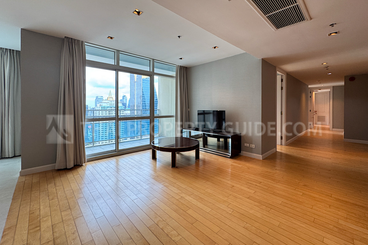 House with Shared Pool for rent in Bangnatrad