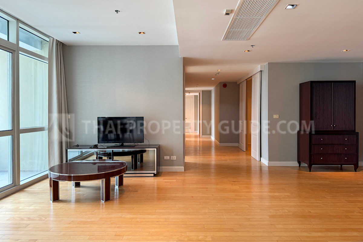 Condominium in Ploenchit : Athenee Residence 