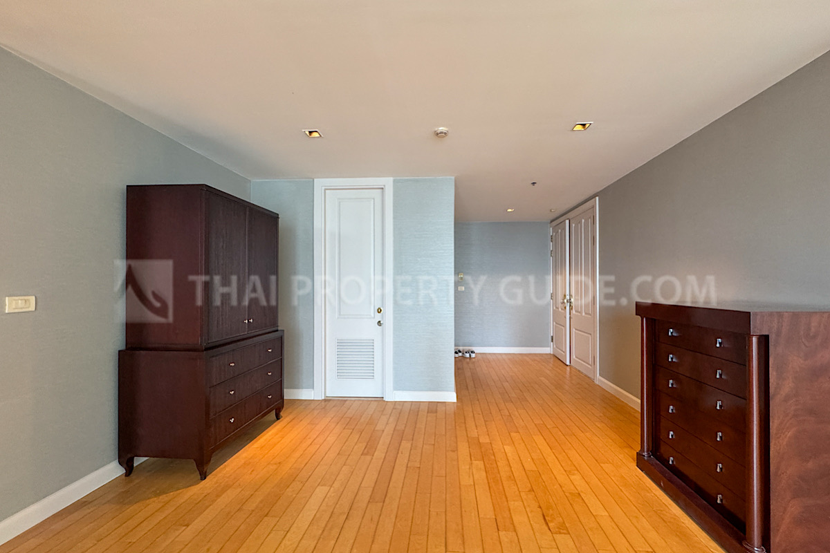 Condominium in Ploenchit : Athenee Residence 