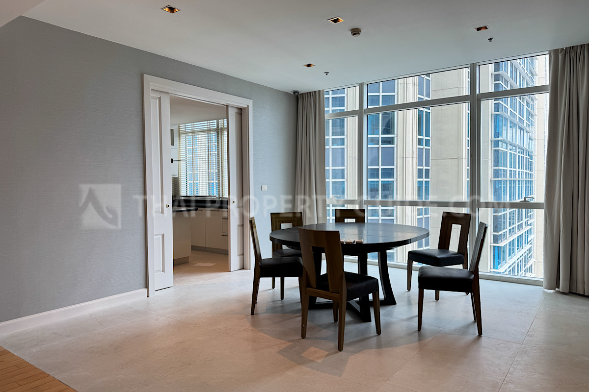 Condominium in Ploenchit : Athenee Residence 