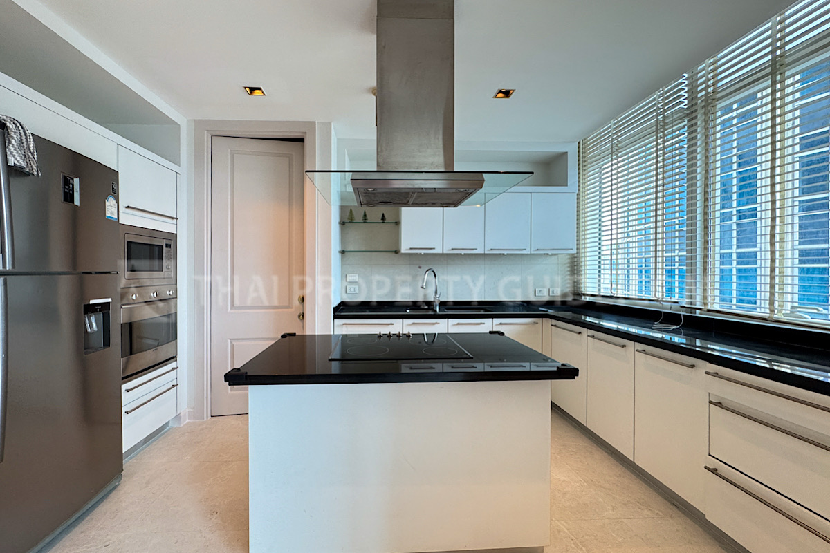 Condominium in Ploenchit : Athenee Residence 
