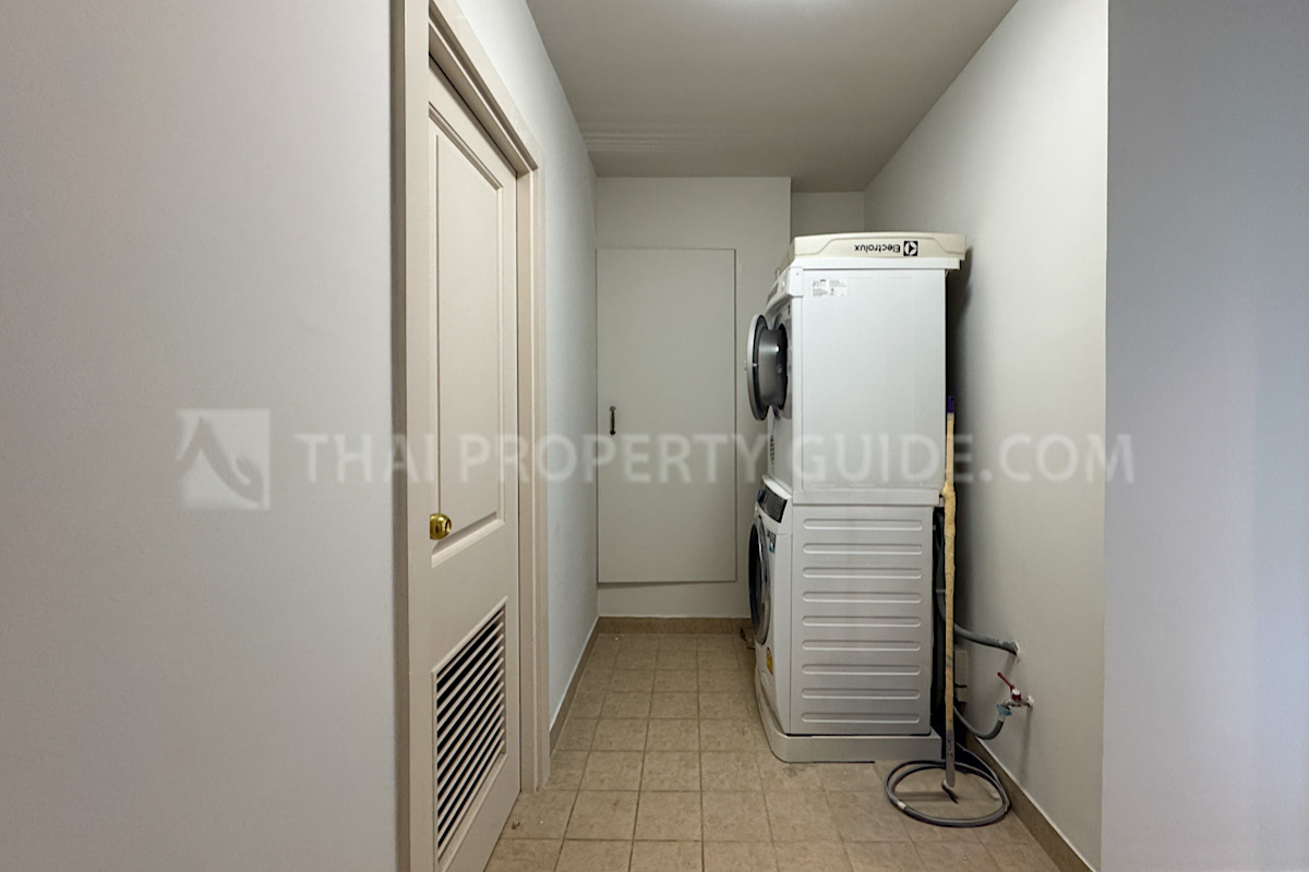 Condominium in Ploenchit : Athenee Residence 