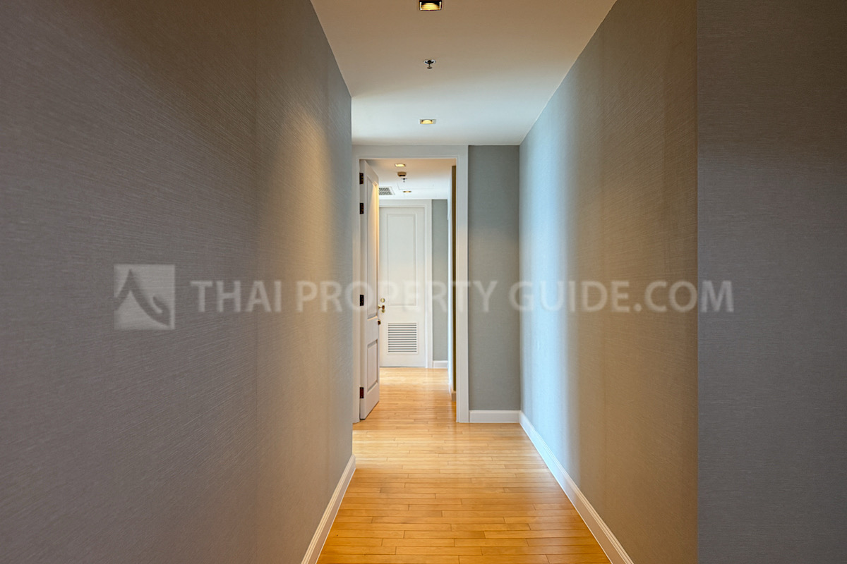 Condominium in Ploenchit : Athenee Residence 