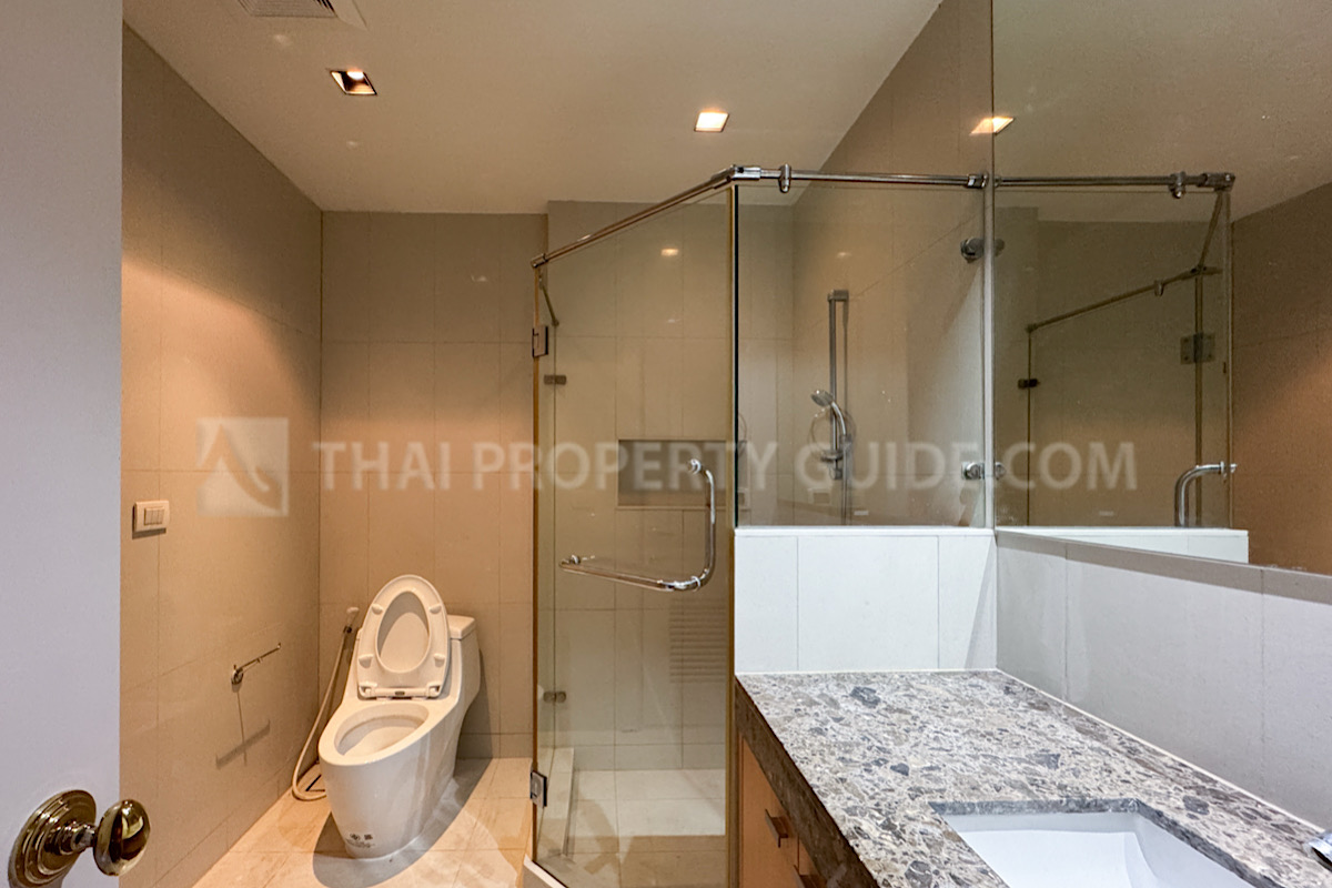 Condominium in Ploenchit : Athenee Residence 