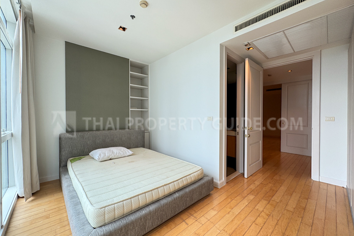 Condominium in Ploenchit : Athenee Residence 