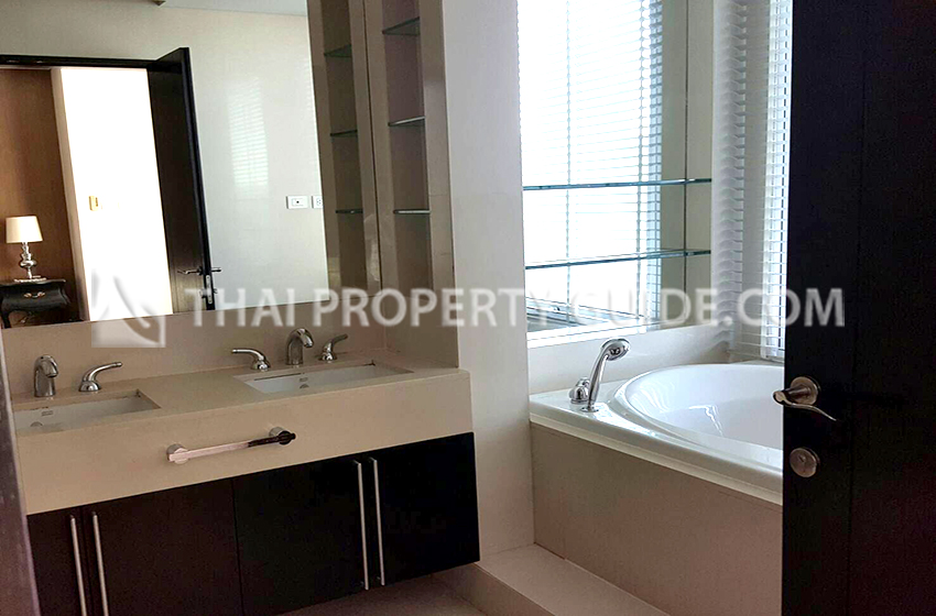 Condominium in Ploenchit 