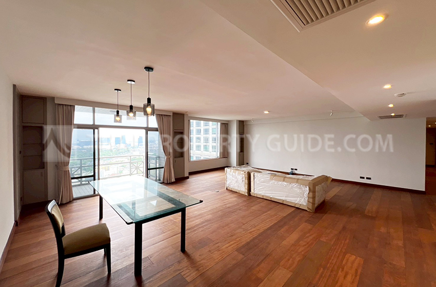 Condominium in Ploenchit 