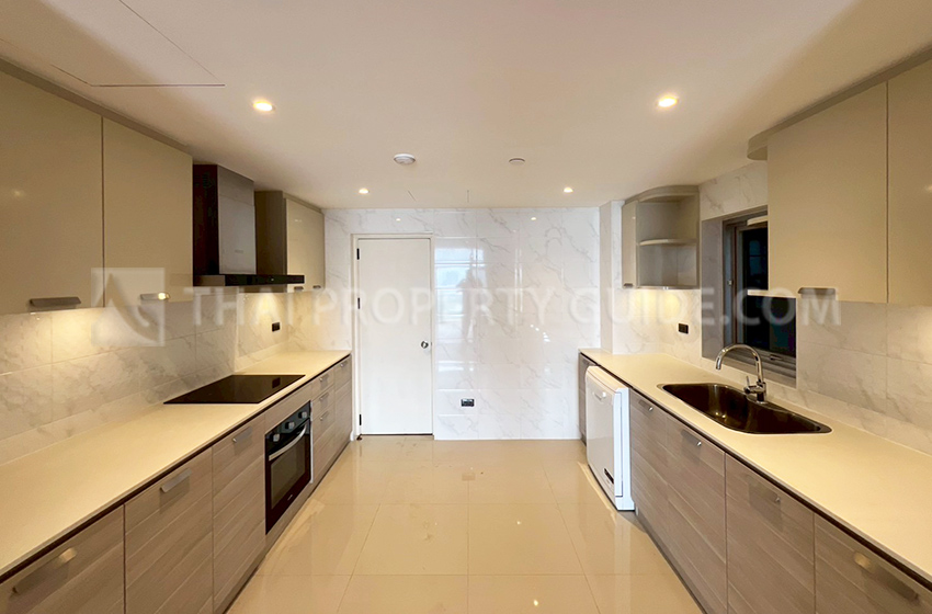 Condominium in Ploenchit 