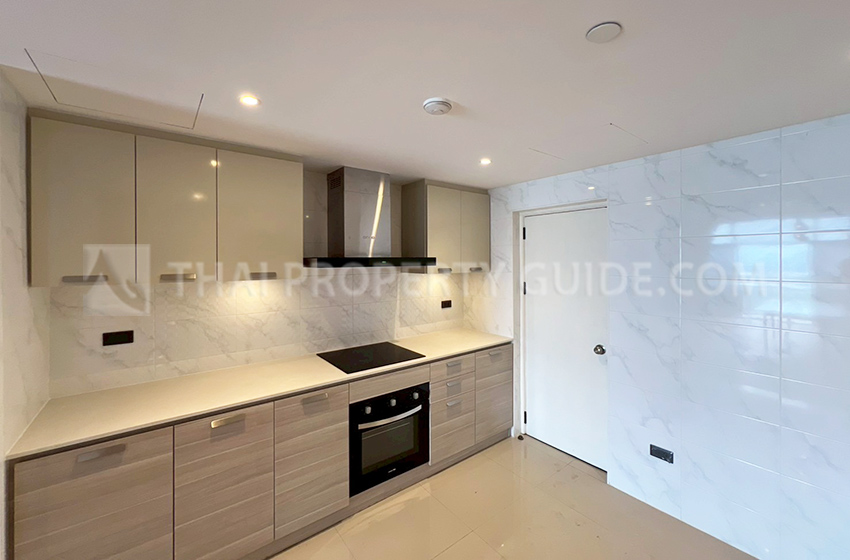 Condominium in Ploenchit 