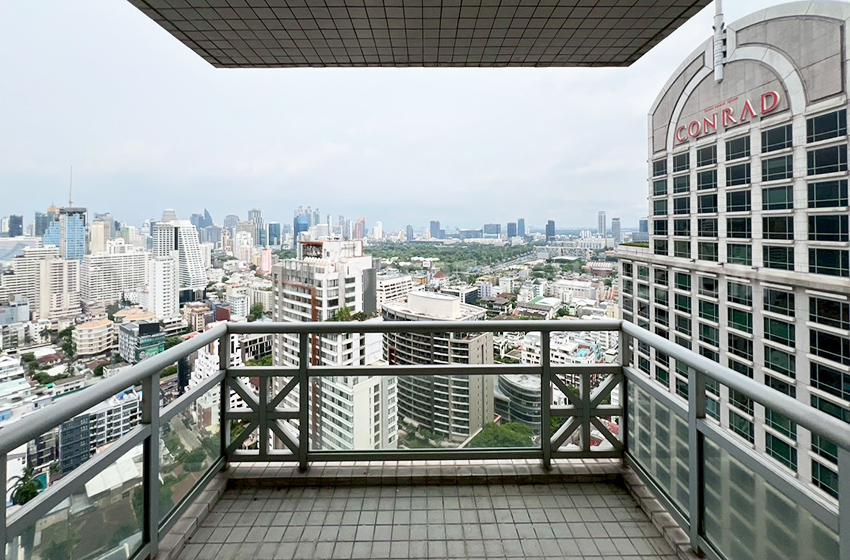 Condominium in Ploenchit 