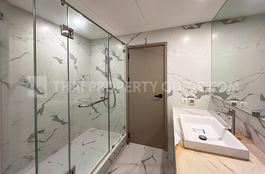 Condominium in Ploenchit 