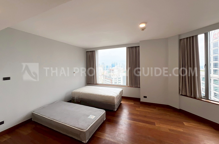 Condominium in Ploenchit 