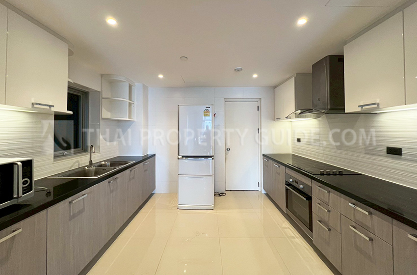 Condominium in Ploenchit 