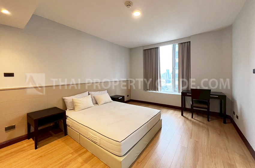 Condominium in Ploenchit 
