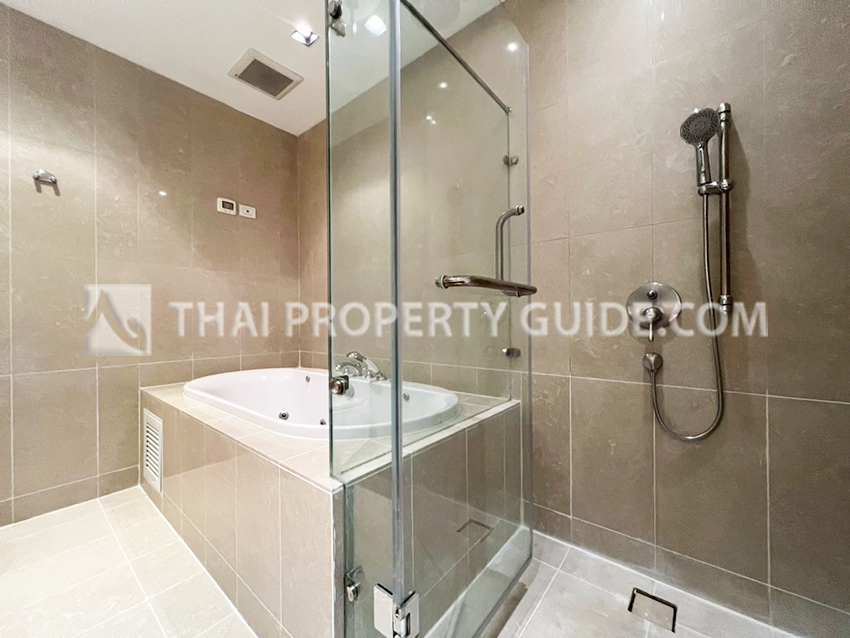 Condominium in Ploenchit : Athenee Residence 