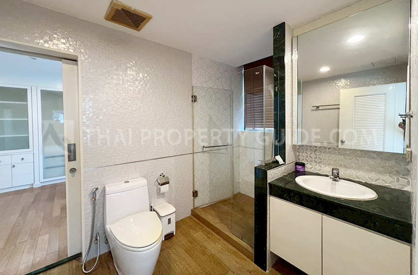 Condominium in Ploenchit 