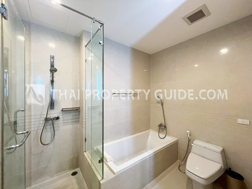 Condominium in Ploenchit 