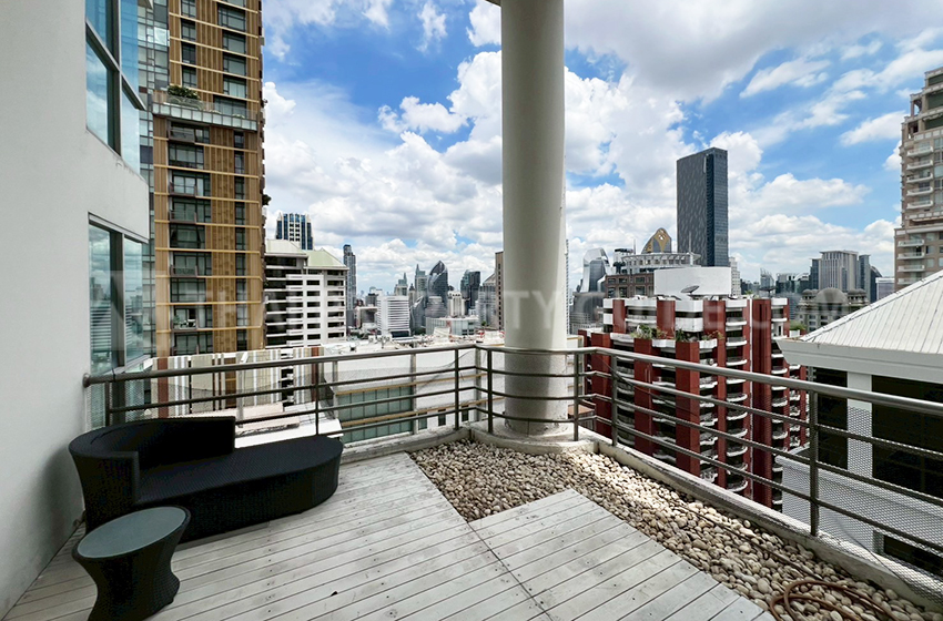 Condominium in Ploenchit 