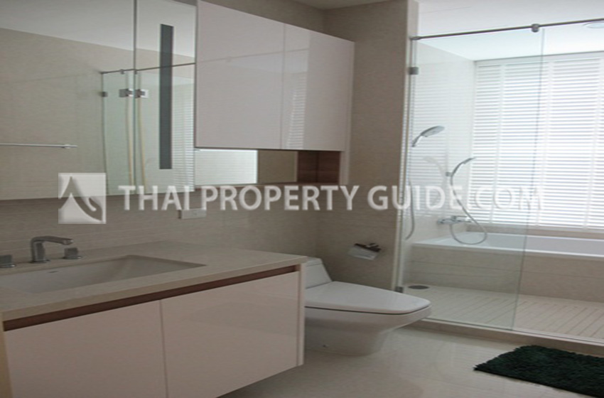 Condominium in Ploenchit 